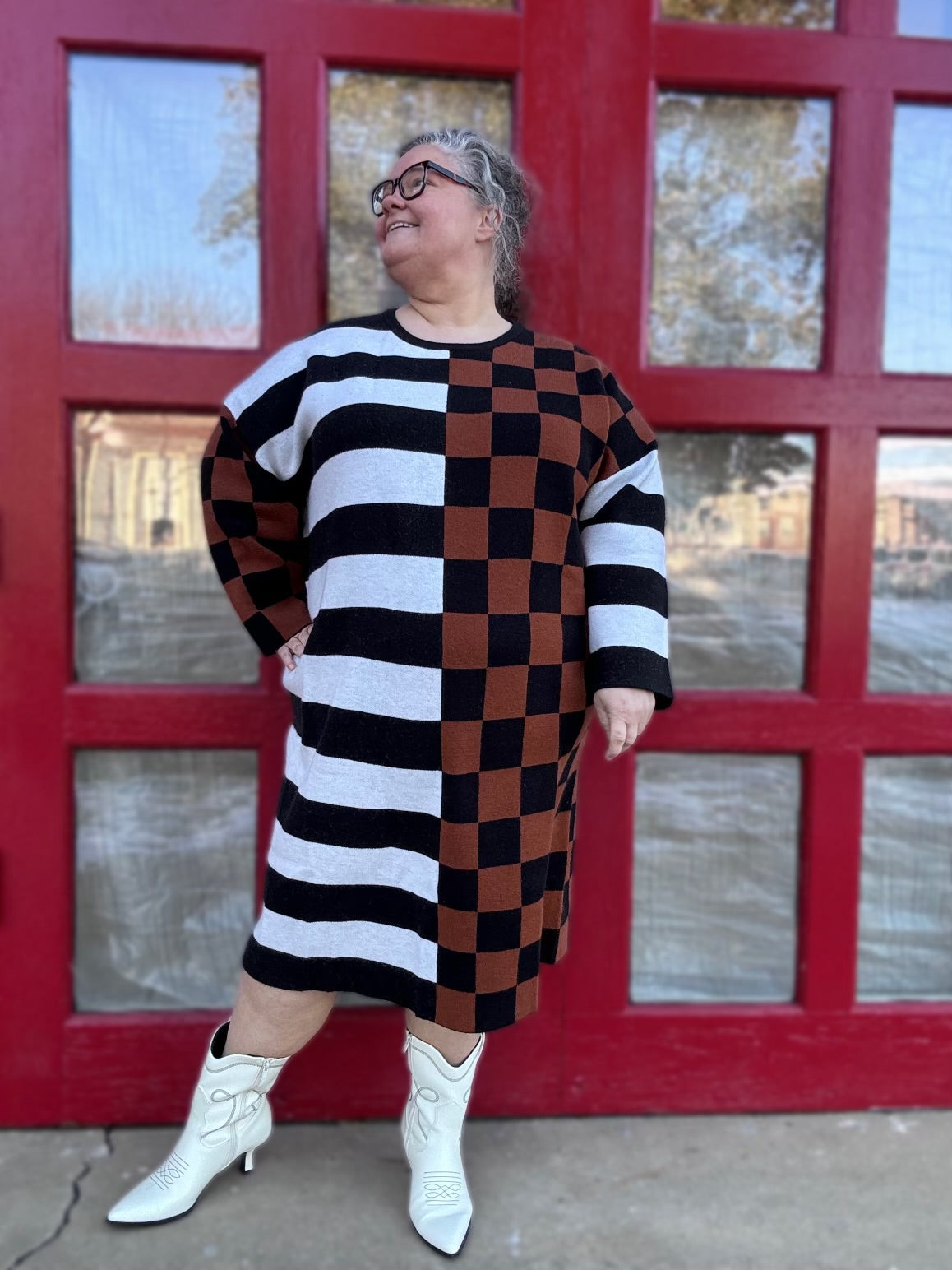 Checkered and stripe oversized dress
Recommended to size down.
Material: 52% Acrylic,28% Nylon, 20% Polyester
Waist Measurement:
XL/1X53”Bust